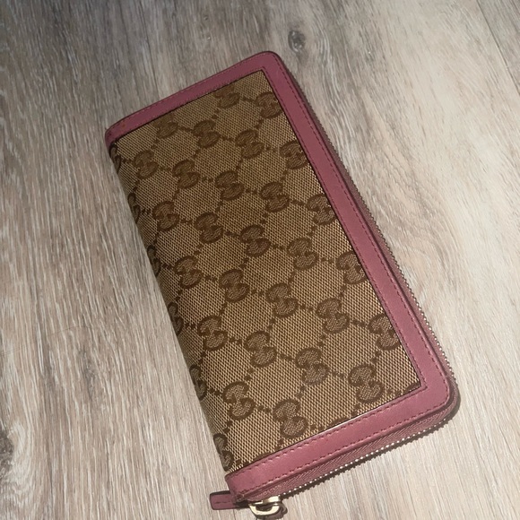 Authentic Gucci Wallet - Picture 2 of 3